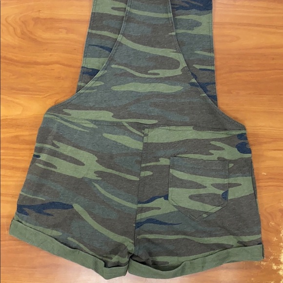 Camo shortalls NWOT - Picture 7 of 7